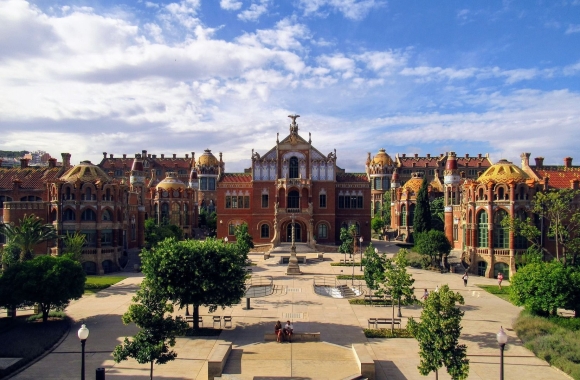 Госпиталь Сан пау в Барселоне фото