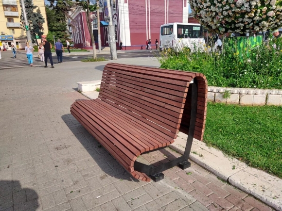 Лавочка в Калуге большая