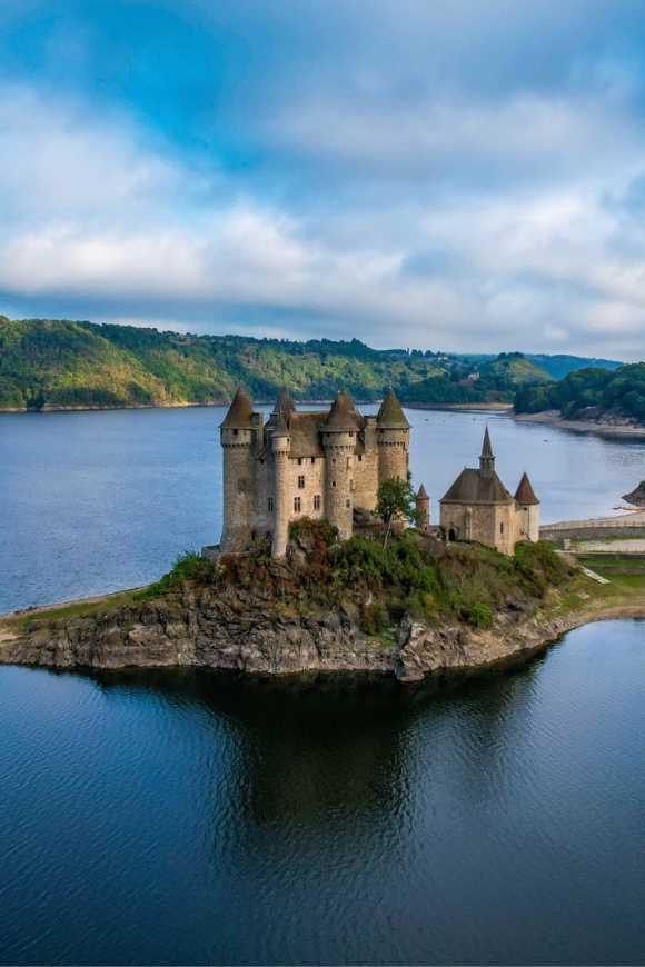 Замок Chateau Challain