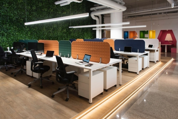 Open Space офис с акустическими панелями
