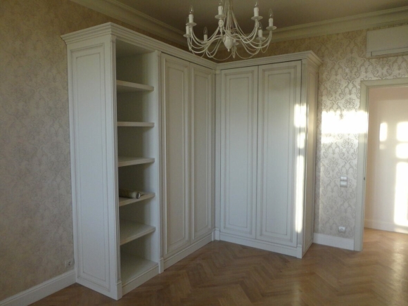 Шкаф в классическом стиле
