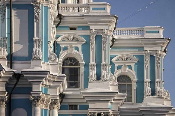Собор Смольного монастыря люкарны