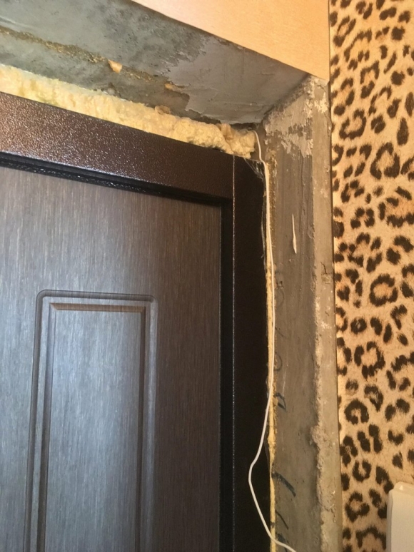 Откос входной двери снизу