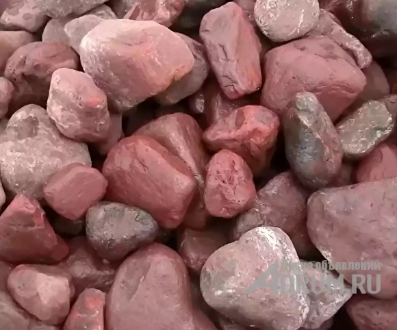 Малиновый кварцит галтованный