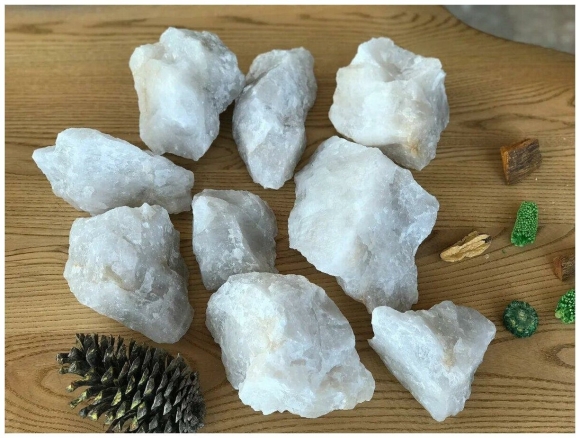 Белый кварцит камень