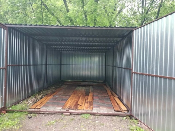Металлический гараж пенал