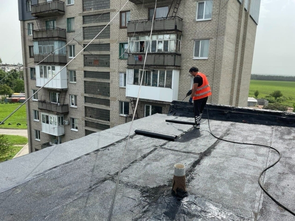 Рулонная кровля многоэтажки