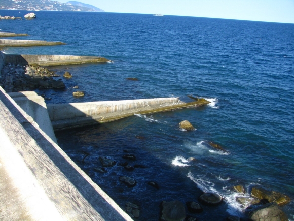 Алушта волнорезы