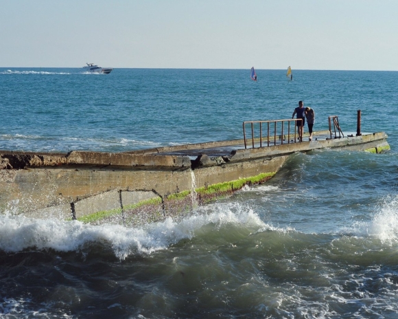 Волнорезы на черном море