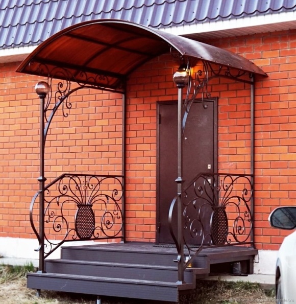 Козырек для крыльца