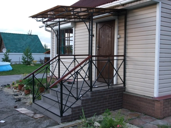 Крылечко из металла