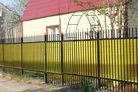 Комбинированные заборы с поликарбонатом