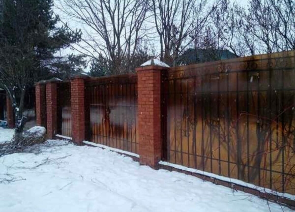 Красивый забор из поликарбоната