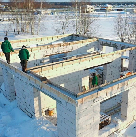 Дом из газобетона зима