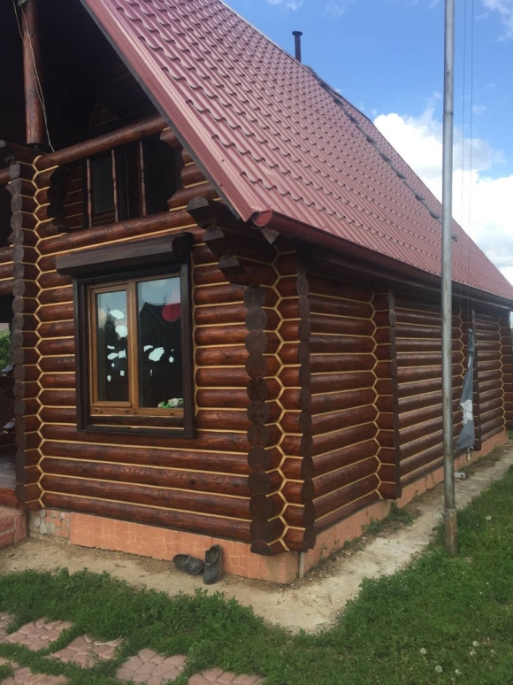 Бревенчатый дом цвета Орегон