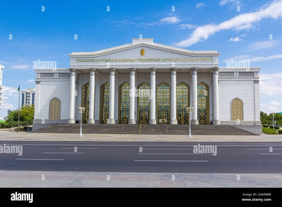 Государственный театр им Туркменбаши