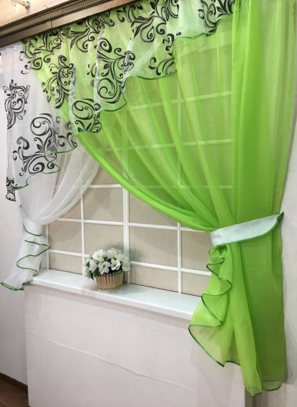 Шторки на кухню короткие