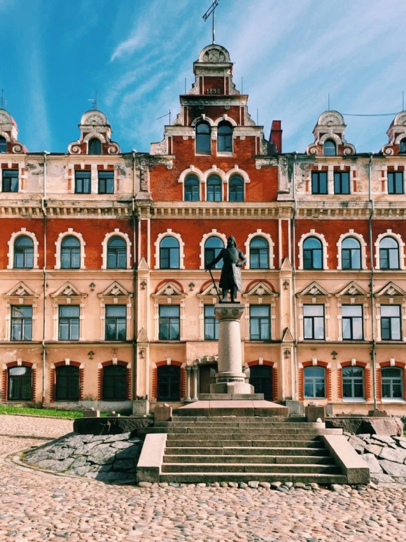 Площадь старой ратуши в Выборге