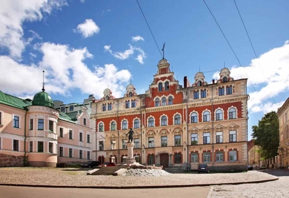 Площадь старой ратуши в Выборге