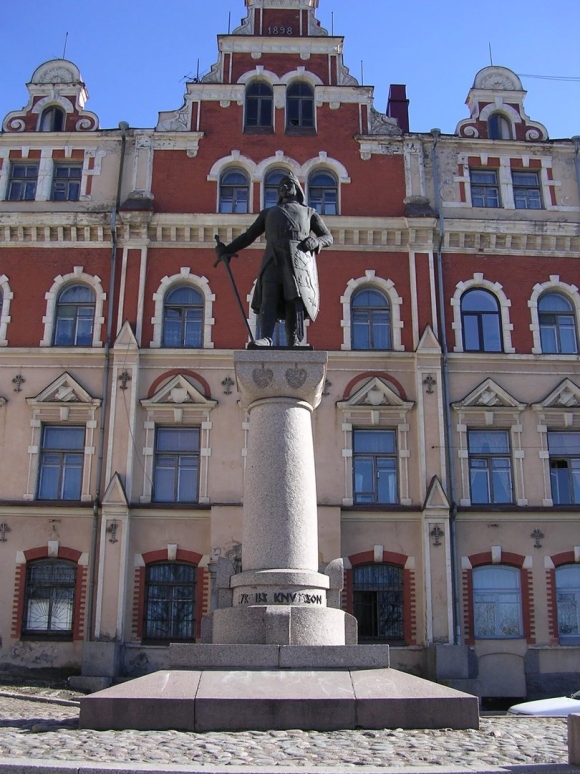 Памятники в Выборге старый город