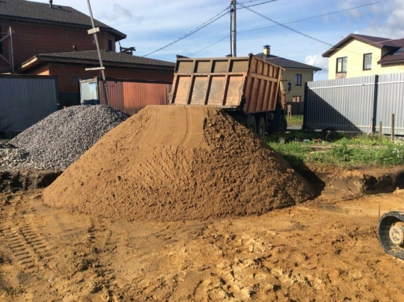 Подсыпка земли гальки и ПГС щебень