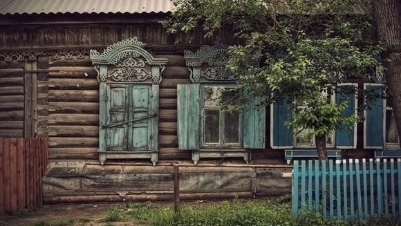 Старинный деревянный дом