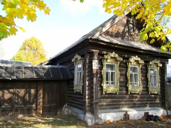 Старинный деревянный дом