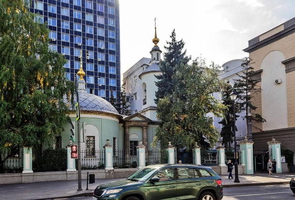 Храм святых бессребреников Космы и Дамиана на Маросейке
