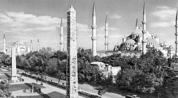 Площадь Султанахмет в Стамбуле