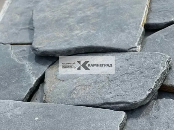 Песчаник серый галтованный