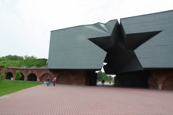 Брест мемориальный комплекс