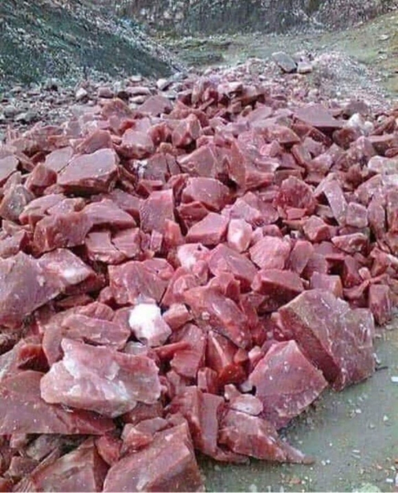 Шокшинский малиновый кварцит