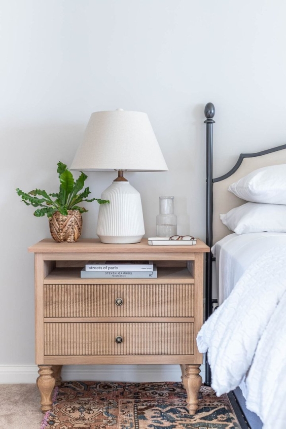 WL Statement knob Nightstand