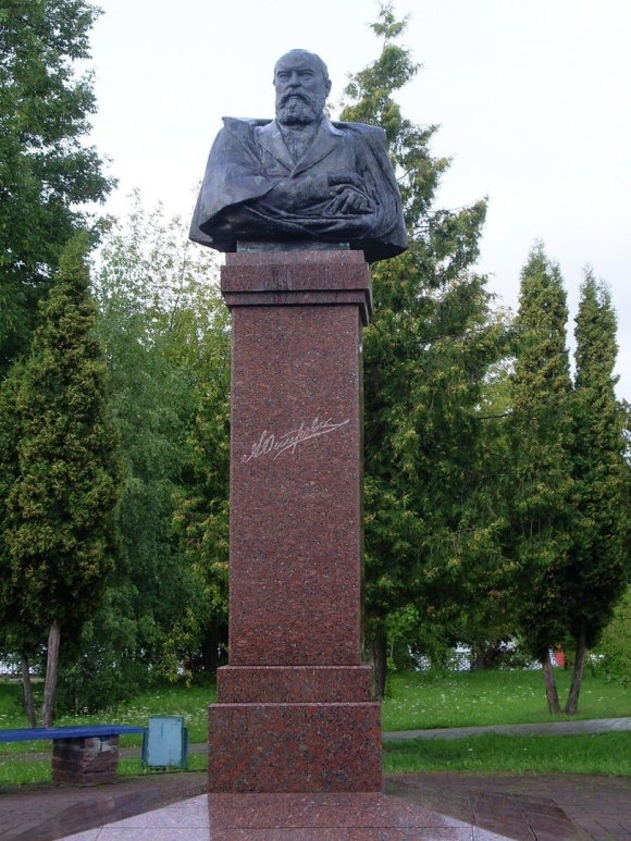 Островский Александр Николаевич памятник