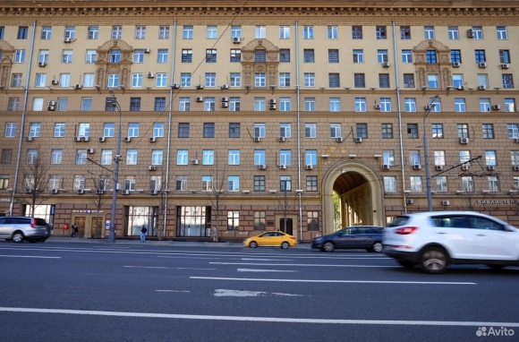 Дом Жолтовского на Смоленской площади
