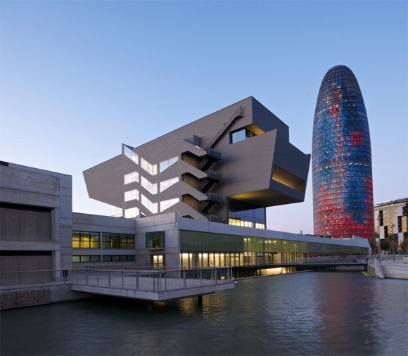 Музей MACBA Барселона архитектура