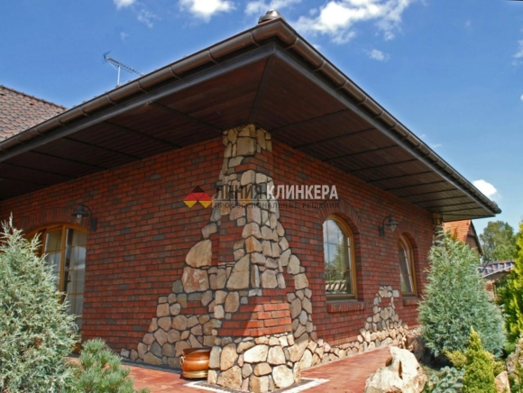 Отделка фасада диким камнем