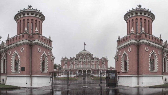 Петровский путевой дворец парк