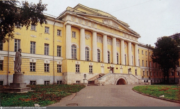 Старое здание МГУ на Моховой