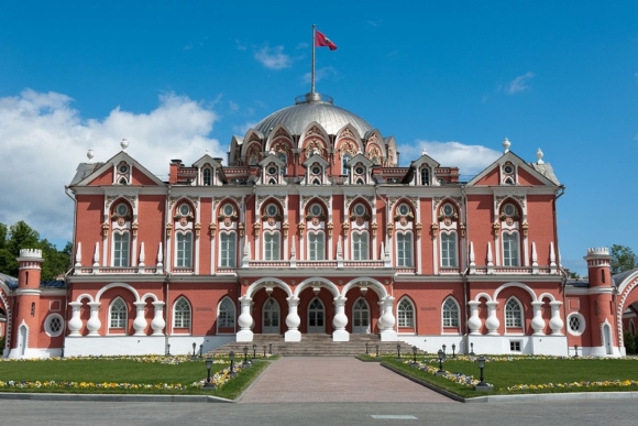 Петровский путевой дворец парк