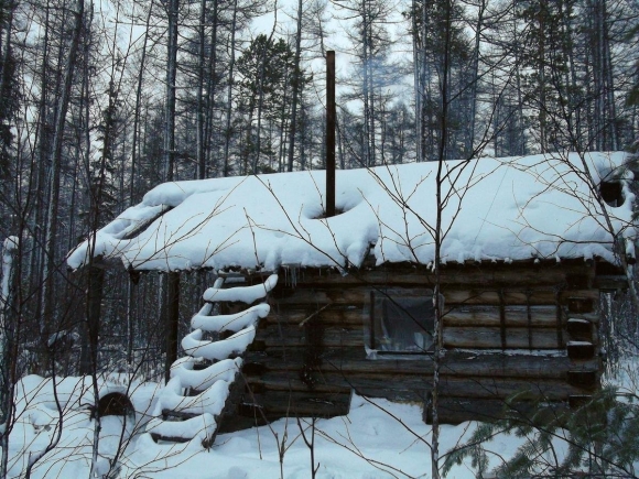 Охотничьи зимовья и избушки в тайге