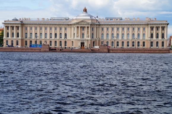 Академия художеств на Васильевском острове