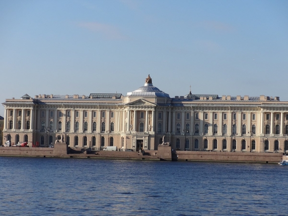 Университетская набережная