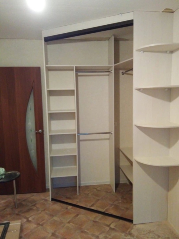 Угловые встроенные шкафы купе