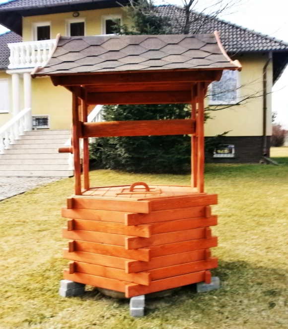 Декоративный колодец