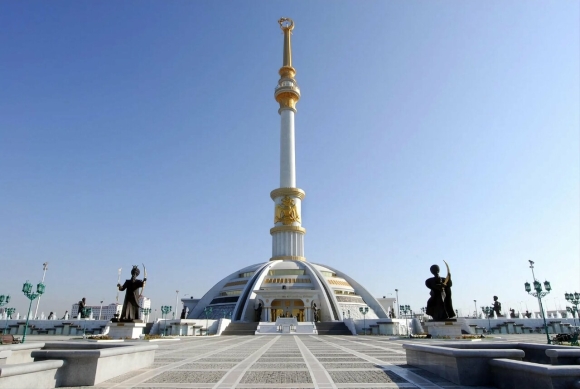 Монумент независимости Туркменистана
