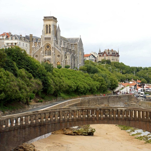 Biarritz город во Франции