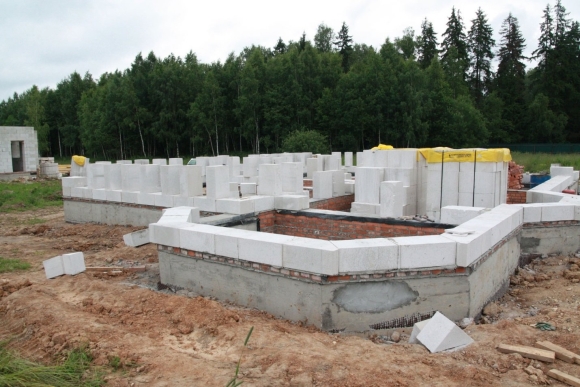 Фундамент под дом из газобетона