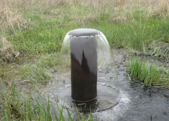 Вода из артезианской скважины