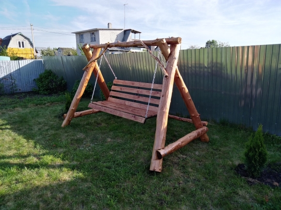 Деревянные качели для дачи